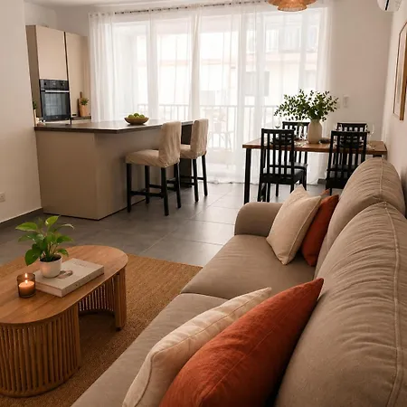 Stylish 2 Bedroom With Hot Tub And Terrace -