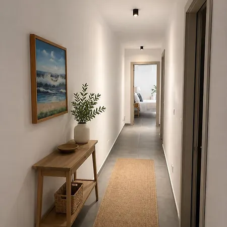 Stylish 2 Bedroom With Hot Tub And Terrace -