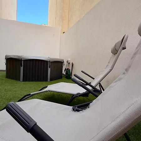Stylish 2 Bedroom With Hot Tub And Terrace - *